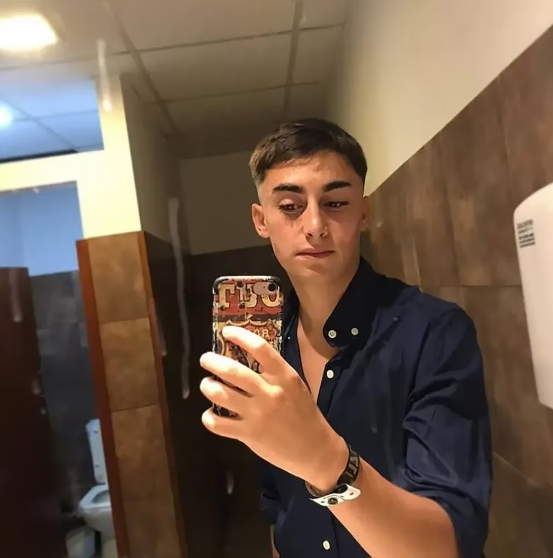 <em>Andres R...</em>